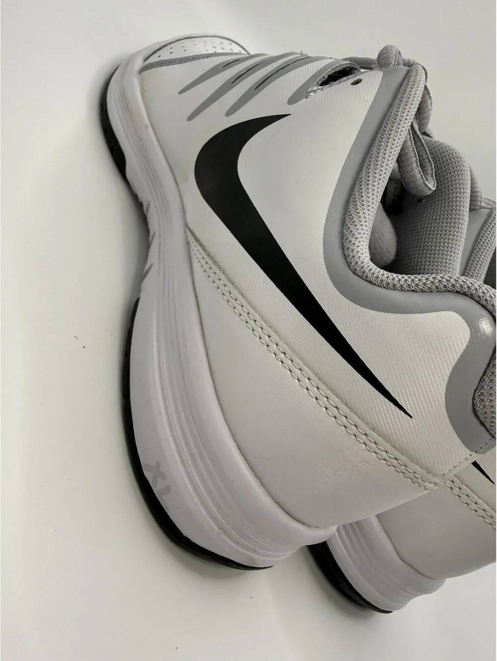 Nike Mens Size 7.5 Vapor Court 631703-101 White Gray Running Shoes Sneakers